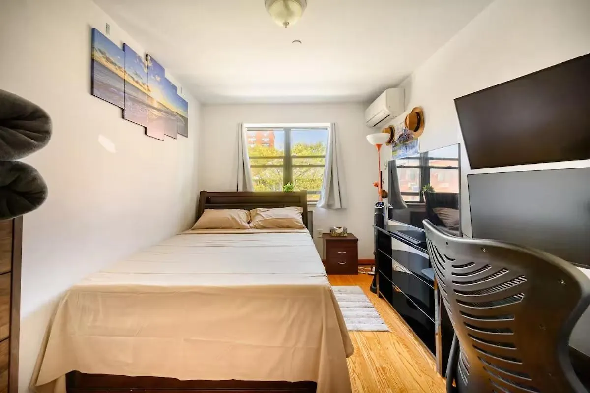 Best Large Private Room & Private Bathroom location